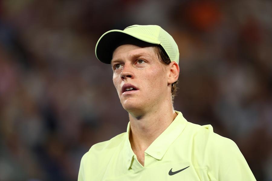 Jannik Sinner, seren pe teren FOTO Guliver/GettyImages Jannik Sinner, un interviu altfel pentru L’Equipe Magazine: „Rețelele de socializare nu sunt viața reală!”