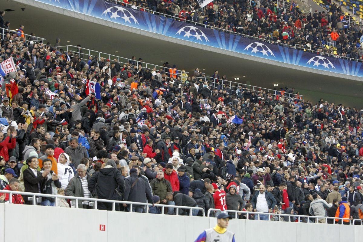 „Sincer, credeam că luăm multe” » Românul care a înfruntat un Manchester United stelar pe Old Trafford: “M-a luat cu tot cu minge. Apoi m-au fluierat la orice atingere!”