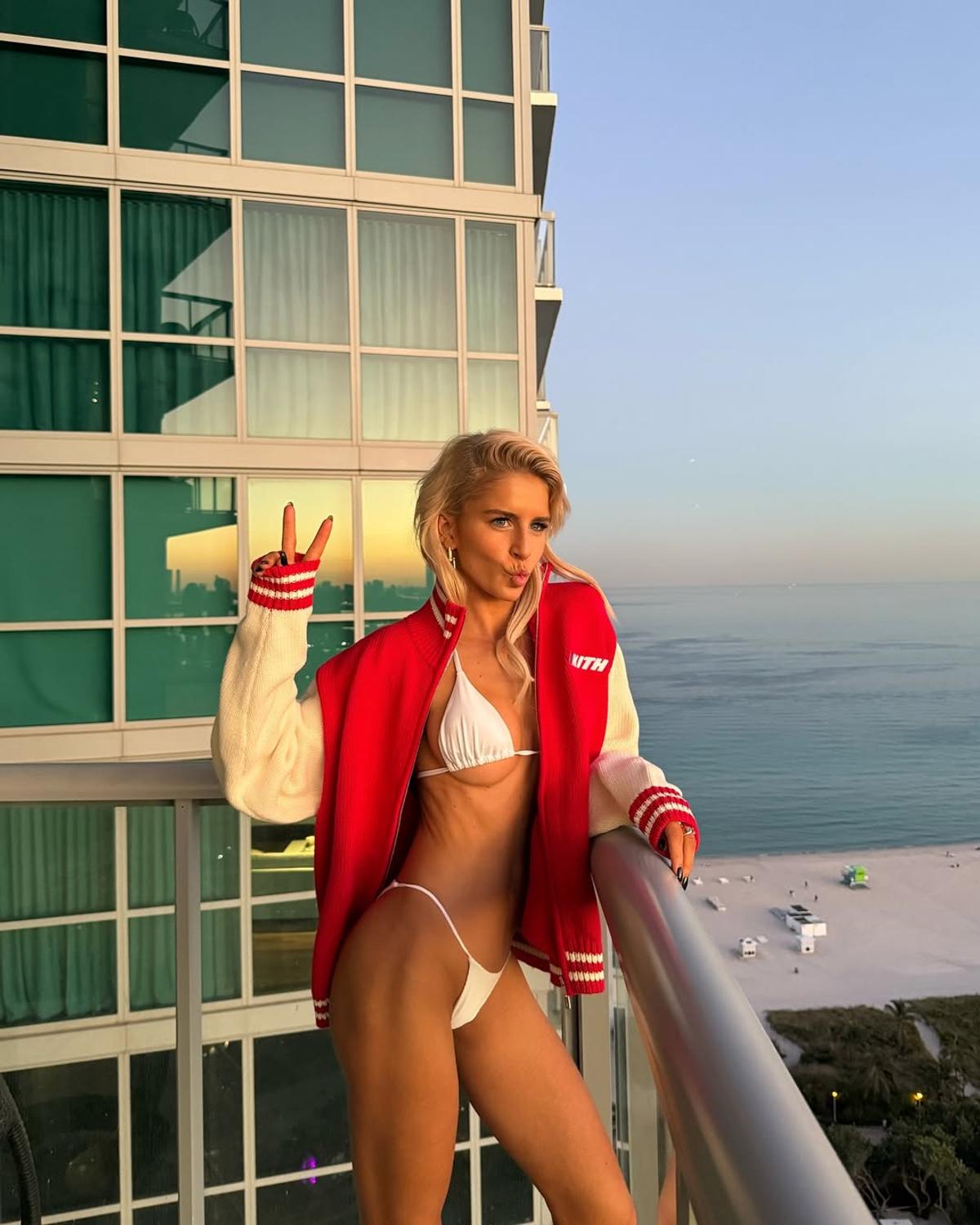 Modelul Caroline Daur. Foto: Instagram