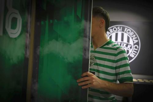 Ferencvaros l-a prezentat pe Marius Corbu