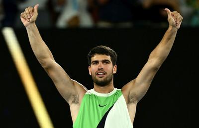 Cu un nivel de invidiat, Carlos Alcaraz s-a calificat pentru prima oară în semifinale la Australian Open: „Sper să îmi iau revanșa”