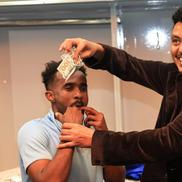 Muhammad Ibrahim Al-Aliqi, directorul sportiv al echipei Al-Hilal Omdurman, a împărțit bani jucătorilor, chiar în vestiar / foto: Facebook