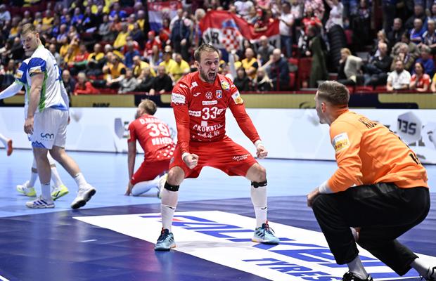 Au câștigat duelul balcanic și au devenit mari favoriți la calificarea în semifinalele Europeanului de handbal masculin