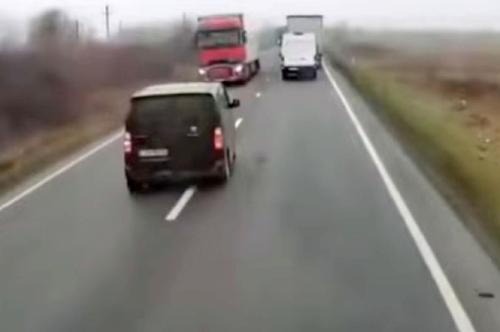 Dramă în România: un microbuz cu fani ai lui PAOK Salonic, implicat într-un accident cu șapte morți și trei răniți // FOTO: Captură Youtube@digi24hd