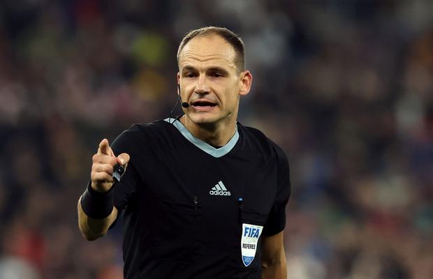 UEFA a delegat arbitrul pentru FCSB - Fenerbahce » A acordat două cartonașe roșii și 7 galbene la ultimul meci