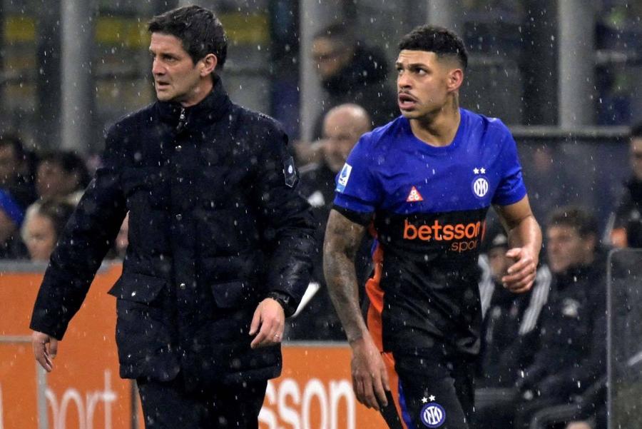 Cristi Chivu (stânga) și Luis Henrique (dreapta) / Foto: Imago Images Probleme pentru Cristi Chivu înainte de finalul sezoului » Inter și-a pierdut un jucător pentru cel puțin două săptămâni