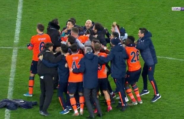 EUROPA LEAGUE. Meci HALUCINANT în Turcia: formația lui Erdogan a întors cu goluri în ultimele minute din prima repriză, a doua repriză și prelungiri!