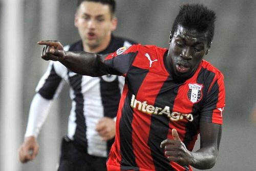 Dinamo așteaptă până mâine un răspuns din partea atacantului Yazalde Gomes Pinto (32 de ani).
