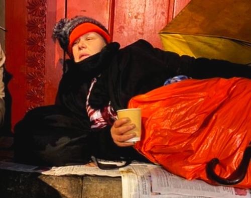 Laranie McHendrie Decaire (64 de ani), fostă reprezentantă a Marii Britanii în competițiile de natație, a rămas fără locuință și trăiește în condiții greu de imaginat. FOTO: Monica White WS