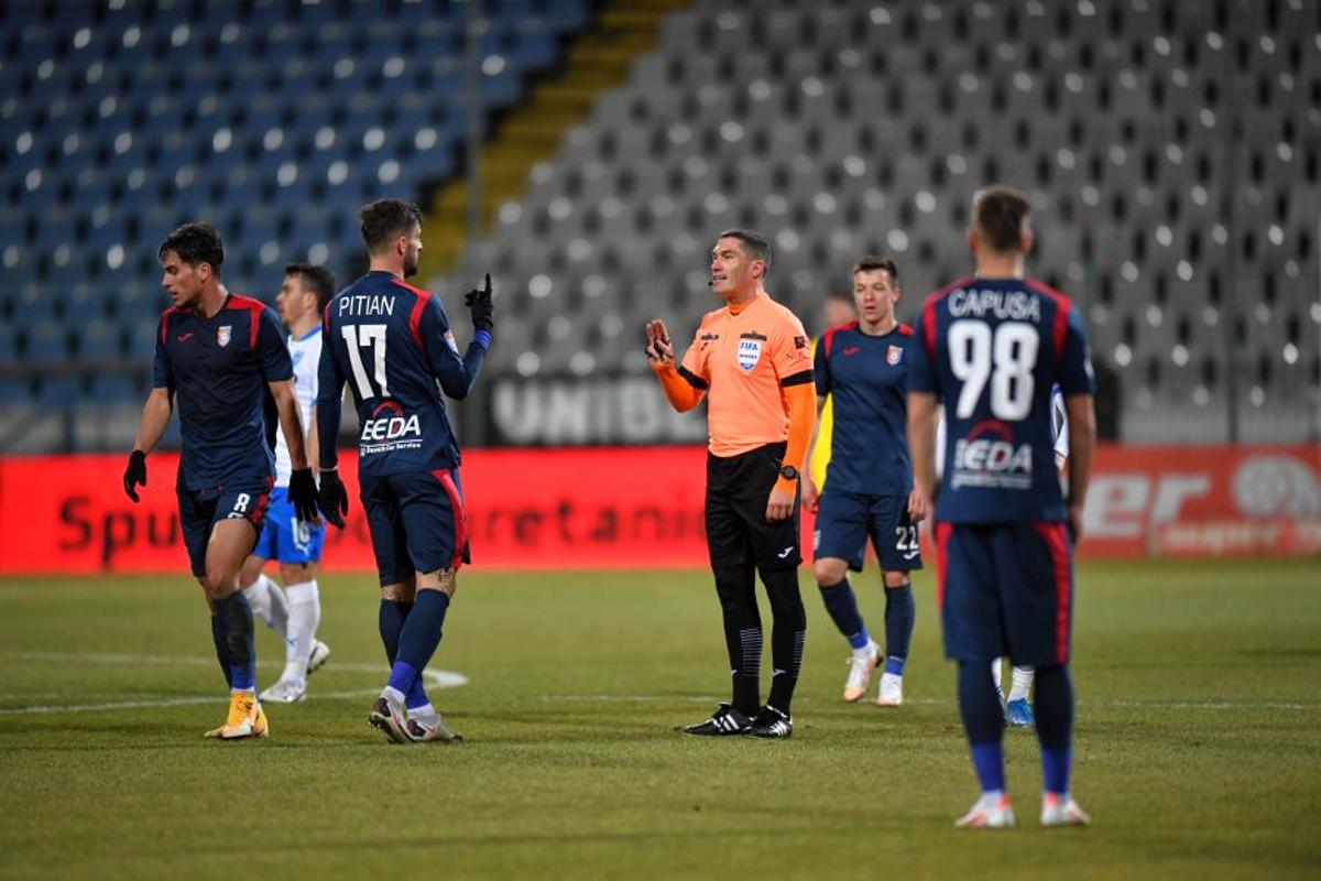 FOTO UPDATE Craiova a cerut două lovituri de pedeapsă în meciul cu Chindia! Verdictul lui Constantin Zotta