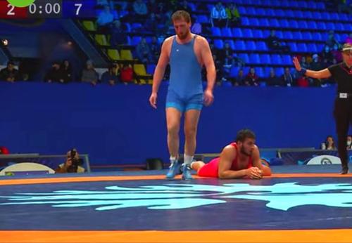 Albert Saritov (35 de ani), luptătorul cecen care luptă sub tricolorul României și care a adus un bronz la precedenta ediție a Jocurilor Olimpice, a încheiat din nou pe podium. A luat bronzul la categoria 97 de kg.