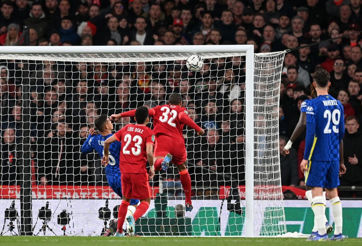 Chelsea - Liverpool, finala Cupei Ligii Angliei » Mii de steaguri ale Ucrainei pe Wembley