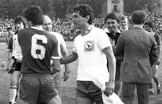 Cutremurul din 1977 a contribuit la venirea lui Mircea Lucescu la Corvinul Hunedoara » A fost arhitectul „echipei de sub furnale” și a lansat jucători uriași