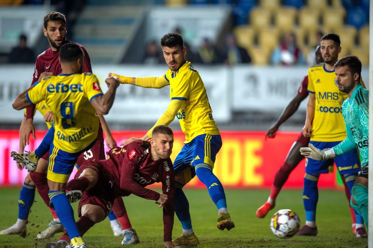 Dan Petrescu a pierdut un titular la Ploiești: scos pe brațe, imediat după ce a marcat
