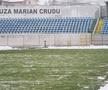 Stadionul de la Botoșani, acoperit de zăpada