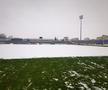 Stadionul de la Botoșani, acoperit de zăpada