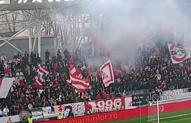 Fanii lui Dinamo, spectacol pe „Arcul de Triumf” » Atmosferă spectaculoasă la meciul cu Unirea Constanța