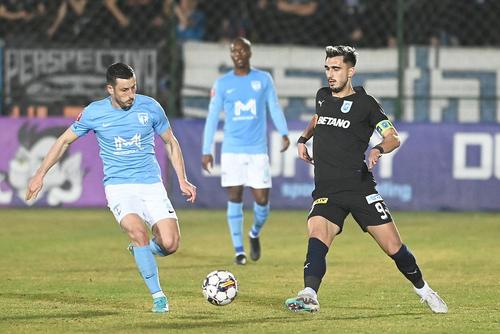 Andrei Ivan a fost unul dintre cei mai slabi jucători ai oltenilor la Voluntari (0-1). Foto: Imago Images