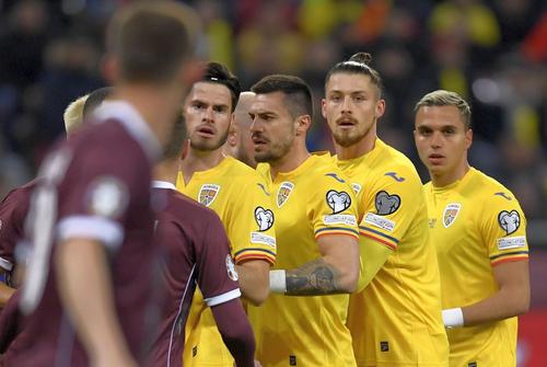 Coșmar fără sfârșit pentru mijlocașul Tudor Băluță (primul din stânga). Foto: Imago Images