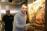 În 2006, era cel mai bun tânăr fotbalist al lumii » Azi este supranumit „Regele Kebabului” și a strâns o avere colosală!
