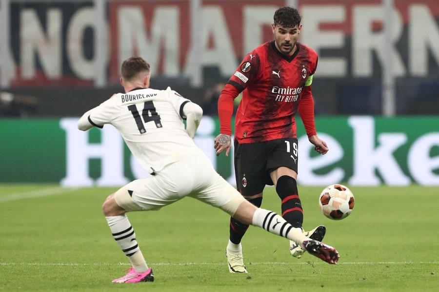Theo Hernandez, fundașul stânga cu 200 de meciuri și 28 de goluri la Milan Foto: Guliver/GettyImages Bayern vrea să dea lovitura în mercato » Superînlocuitor pentru Davies + prima reacție despre venirea lui Zidane
