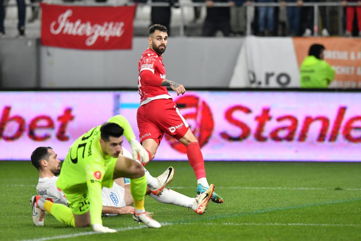 5 minute de bucurie dezlănțuită pe noul hit la modă la Dinamo! Imaginile surprinse de GSP la firul ierbii » S-au pus la dispoziția ultrașilor, după victoria cu Hermannstadt