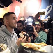 Lukas Podolski, jucător emblematic al fotbalului german, devenit „Regele Kebabului” / Foto: Imago Images