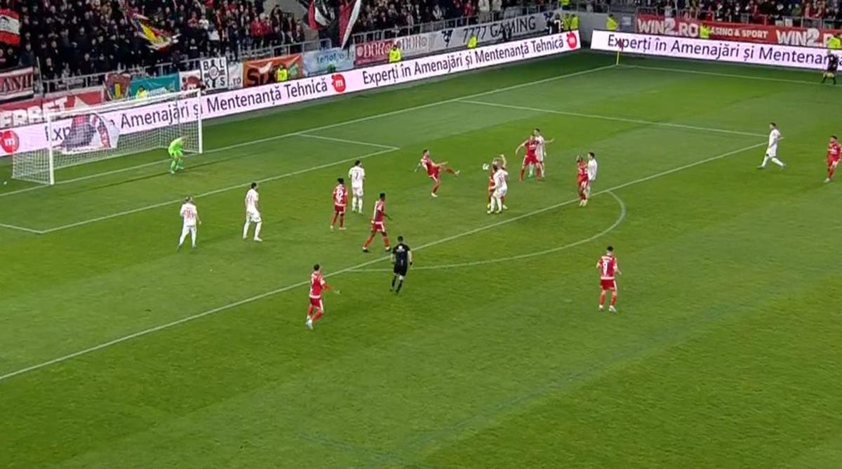 Decizie de neînțeles în Dinamo - Hermannstadt » Ofsaid dictat de VAR după o minge venită de la adversari! Balonul intrase în poartă