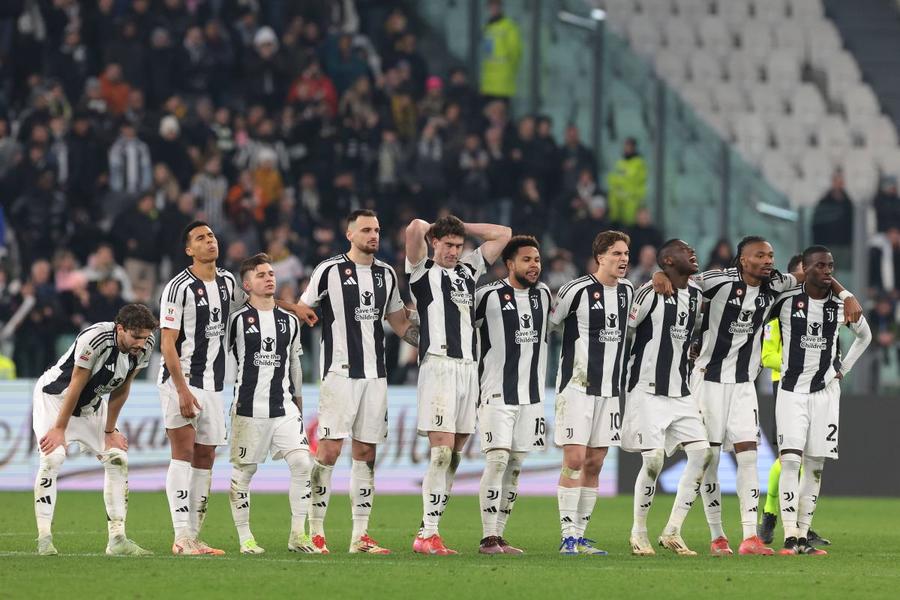 Jucătorii lui Juventus au mers cu capetele plecate în fața tifosilor bianconeri după eliminarea din Cupă cu Empoli / Foto: Imago Și Marmotta învelea Bătrâna Doamnă în staniol!