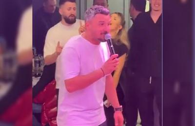 Constantin Budescu a luat microfonul și a început să cânte în restaurant: „Numai tu hoțule-o ai”