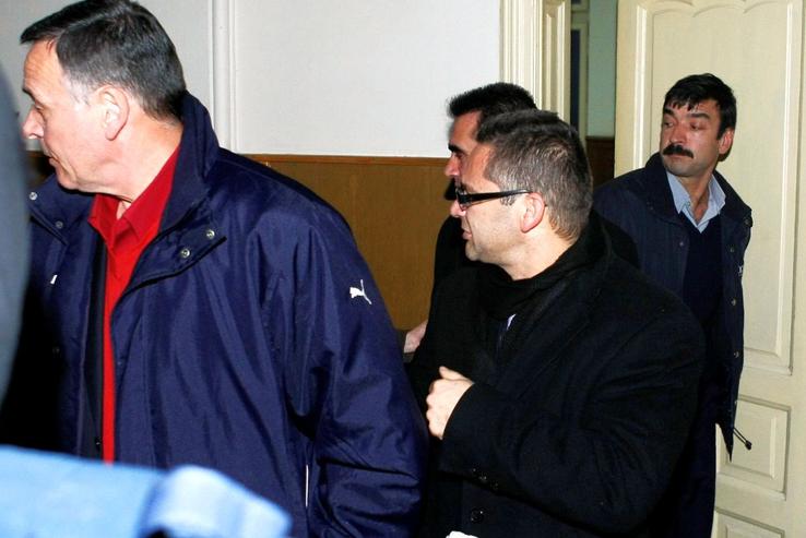 Liviu Făcăleață, cu ochelari. Imagini cu arestările din „Dosarul Mită pentru Arbitri” / Sursă foto: Arhivă GSP