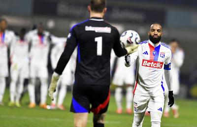 Rezultatul care o face pe FCSB să creadă » Lyon s-a făcut de râs cu o echipă de amatori: au clacat tocmai vedetele!