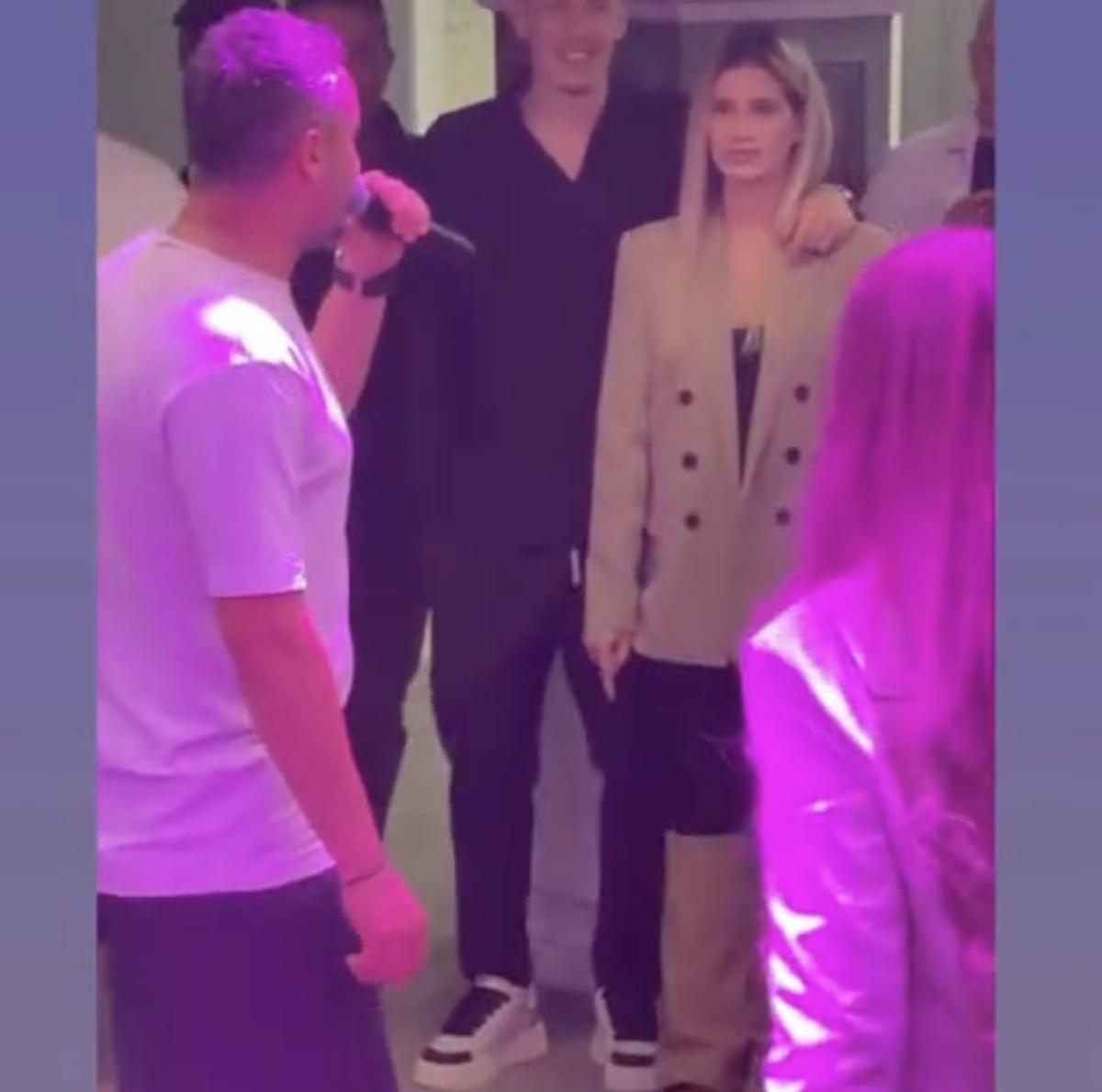 Constantin Budescu a luat microfonul și a început să cânte în restaurant: „Numai tu hoțule-o ai”