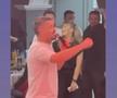 Constantin Budescu a luat microfonul și a început să cânte la aniversarea sa. Foto: Captură tiktok