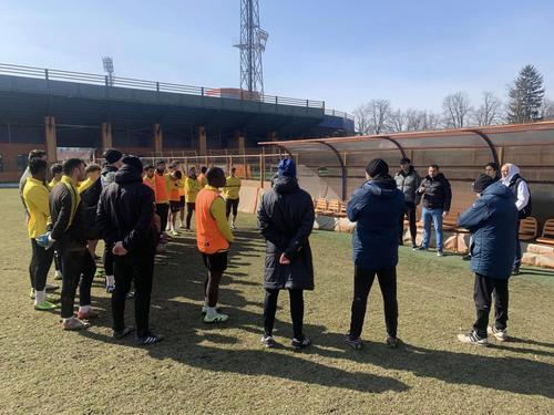 Ceahlăul Piatra Neamț primește vizita Stelei, astăzi, de la ora 19:00, în runda cu numărul 19 din Liga 2. Anton Măzărianu, finanțatorul grupării nemțene, a mers în cantonament și a ținut un discurs pe un ton aprig.