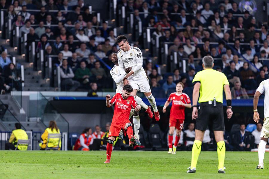 Raul Asencio, coliziune dură cu colegul său, Eduardo Camavinga // FOTO: Imago Imgaes Lovitură pentru Real Madrid! Verdictul medicilor după accidentarea lui Raul Asencio