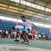 Thomas Bropleh organizează tabere de baschet pentru copii în Liberia/Foto: Instagram (Thomas Bropleh)