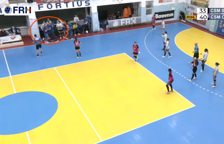 Gestul lui Bogdan Burcea / foto: captură YouTube @Federatia Romana de Handbal