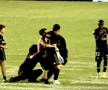 Haos în Puerto Rico! Lionel Messi, pus la pământ de suporteri chiar în timpul meciului