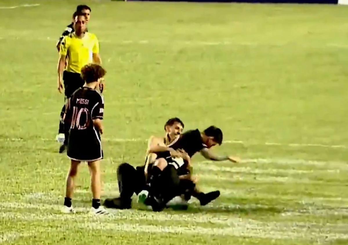 Lionel Messi, doborât de fani în Puerto Rico