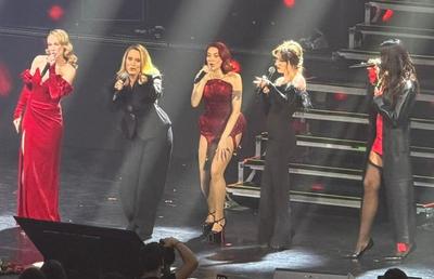 Sandra Izbașa, apariție de senzație pe scena de la Sala Palatului, alături de Andreea Esca și Lidia Buble: „Campioana blondă”