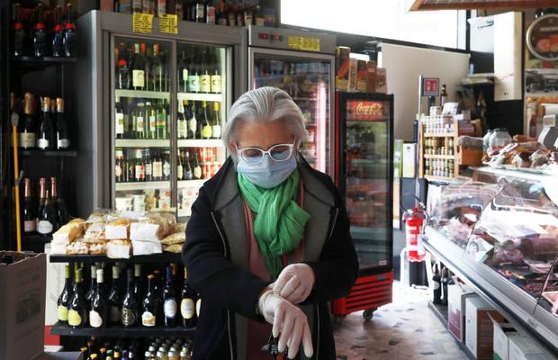 CORONAVIRUS // Un cunoscut rapper român sare în ajutorul bătrânilor din București: „Mă ofer voluntar pentru urgențe”