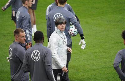 Joachim Low a lăudat un compartiment al naționalei României: „Acolo sunt puternici!” » Imagini de la antrenamentul nemților