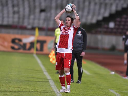 Cehul Dusan Uhrin Jr. (54 de ani), noul antrenor al lui Dinamo, continuă să primească vești proaste. Steliano Filip (27 de ani) și Vladuț Morar (28 de ani) au probleme medicale și ar putea rata meciul de runda viitoare, împotriva Chindiei Târgoviște.