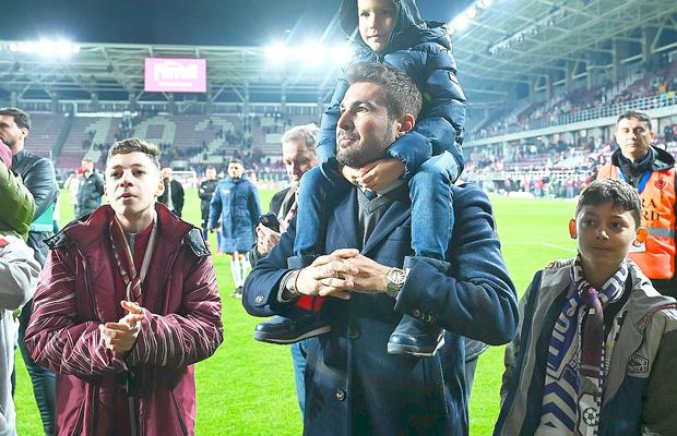 Domnul Mutu, nu Adi Mutu » Ce am remarcat la inaugurarea stadionului Giulești