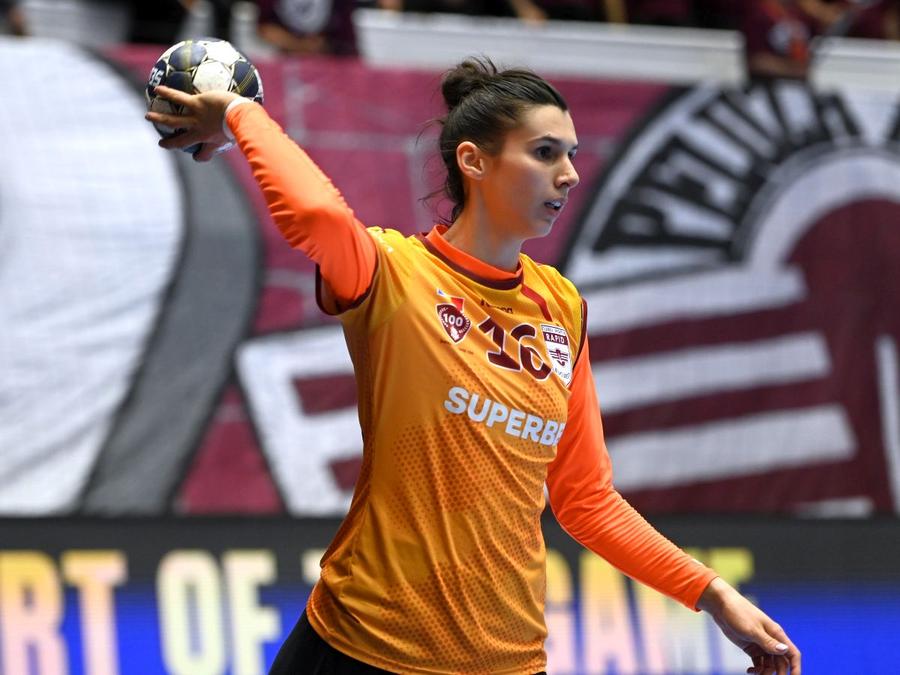 Portarul Denisa Șandru a evoluat foarte bine duminică FOTO sportpictures Președintele Bogdan Vasiliu vede echipa cucerind Liga Campionilor: „În 3-4 ani, Rapid va câștiga trofeul!”