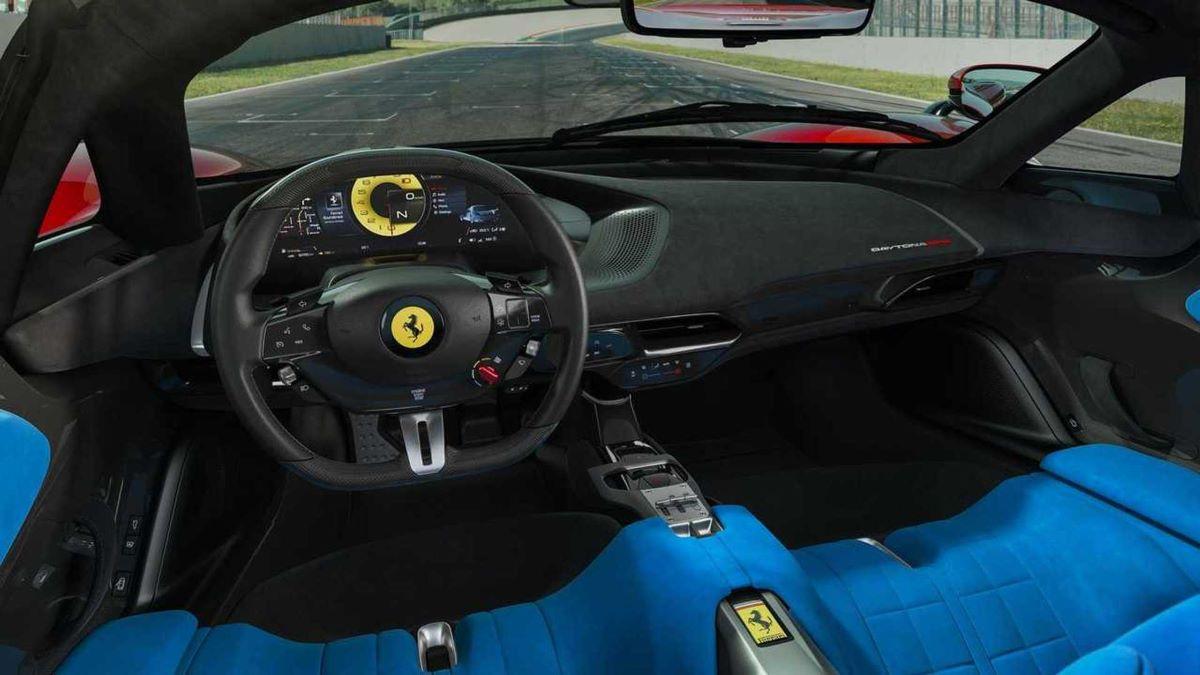 Cristiano și-a mai luat un Ferrari