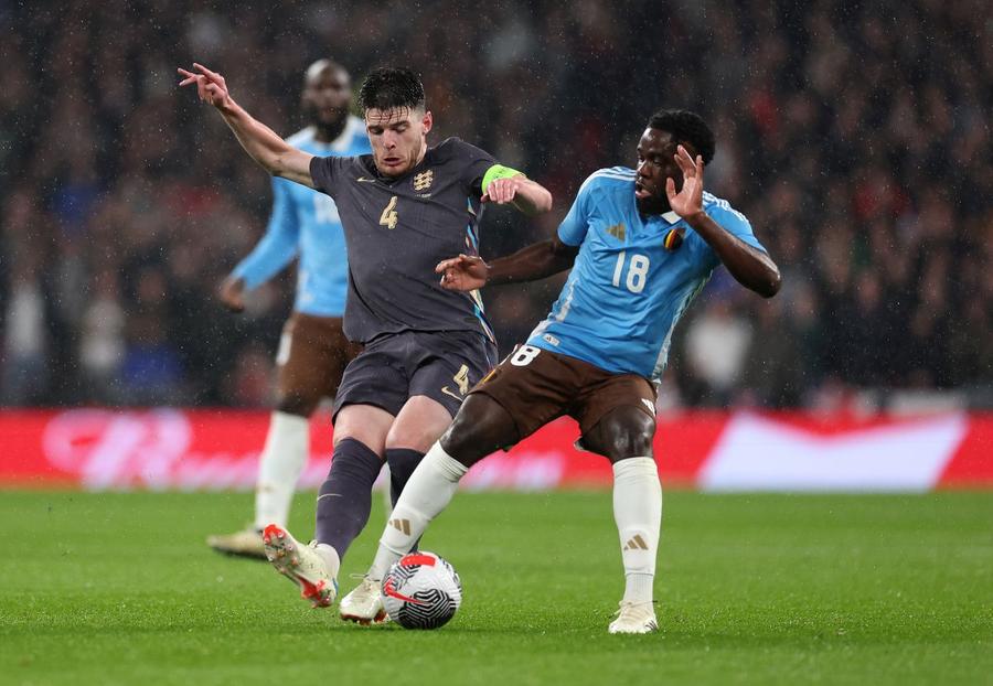 Declan Rice (stânga), la ultimul test în tricoul Angliei, 2-2 cu Belgia Foto: Guliver/GettyImages Cel mai scump „11