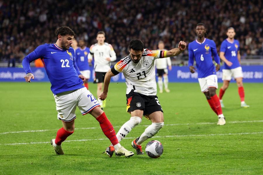 Theo Hernandez (stânga), în duel cu Ilkay Gundogan în amicalul Franța - Germania 0-2 Foto: Guliver/GettyImages Cel mai scump „11
