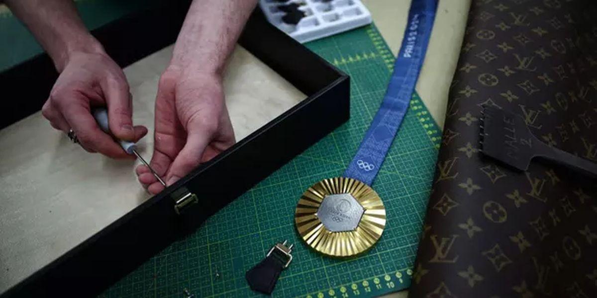 Medaliile pentru Jocurile Olimpice, transportate în valize Louis Vuitton